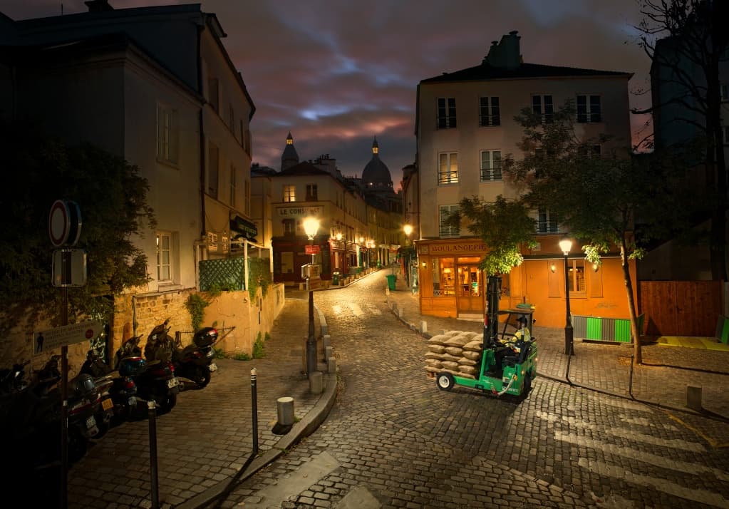 moffett-hero-at-montmartre-in-paris-fr17_adobergb_office_85267.jpg